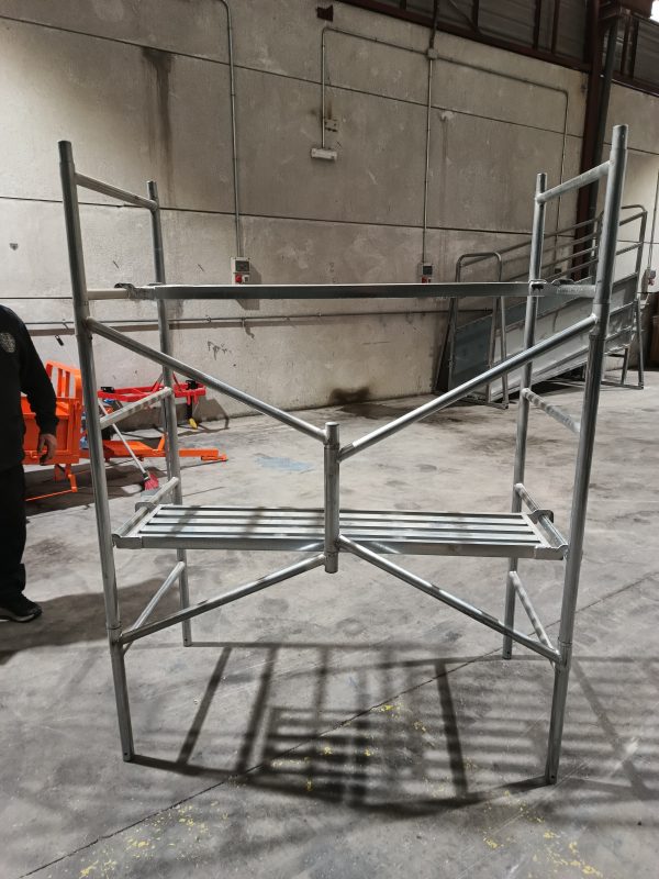 ANDAMIO PLEGABLE FACIL DE LLEVAR CON RUEDAS