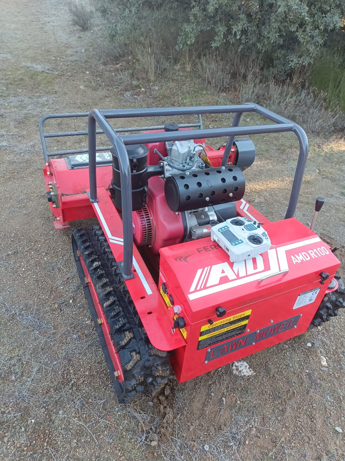 TRITURADORA CUCHILLAS ORUGA 15HP CONTROL REMOTO