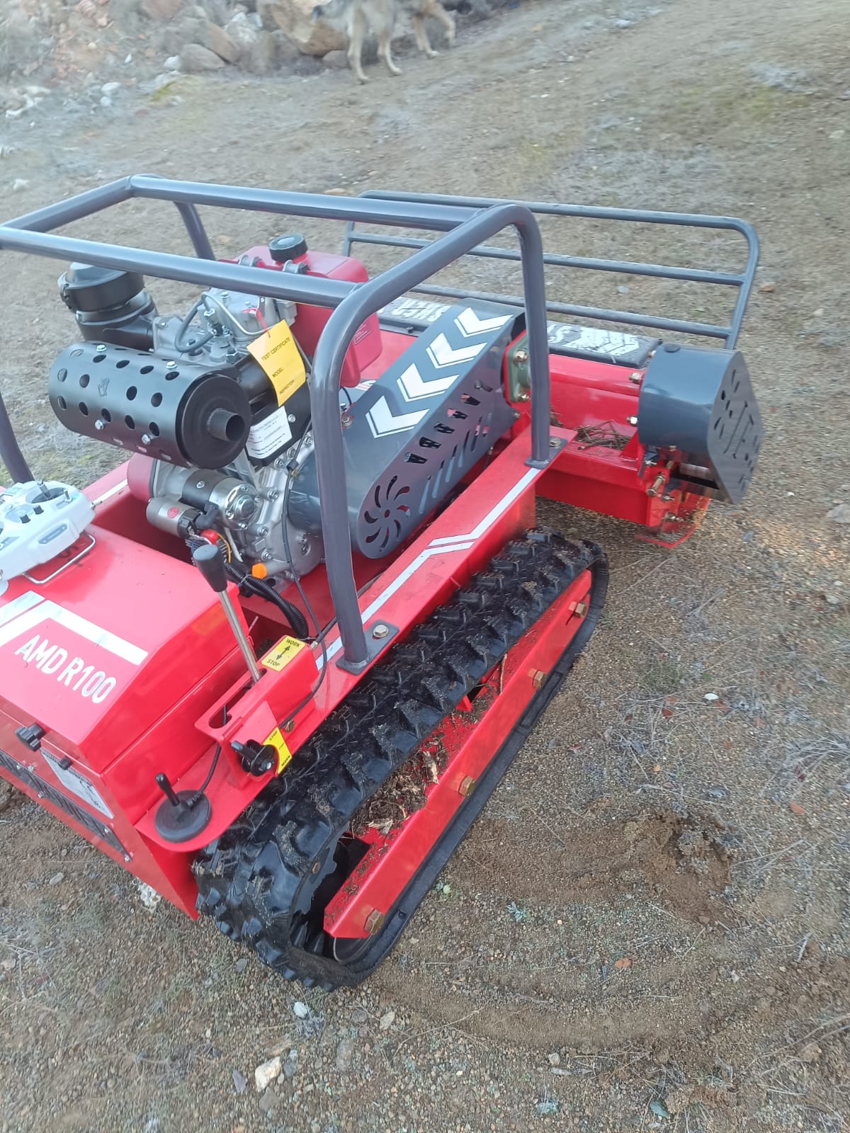 TRITURADORA CUCHILLAS ORUGA 15HP CONTROL REMOTO - Imagen 5